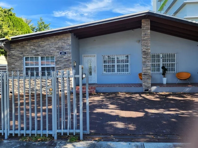 201 NW 27th Ct, Miami FL 33125