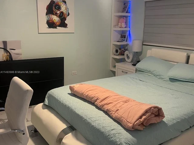 201 NW 27th Ct, Miami FL 33125