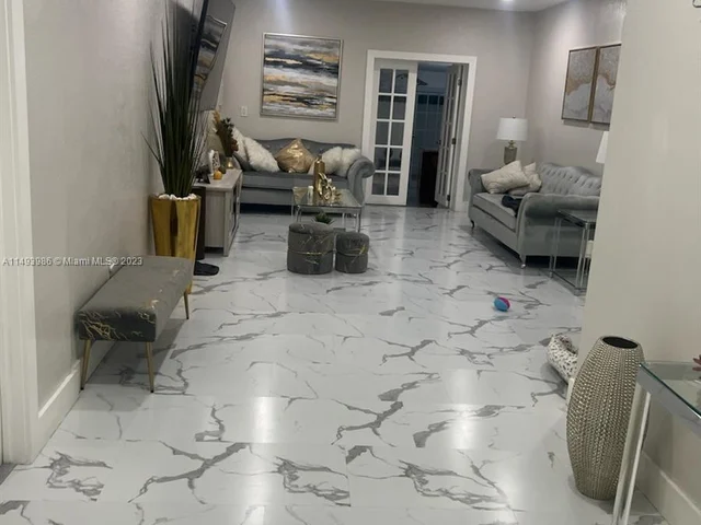 201 NW 27th Ct, Miami FL 33125