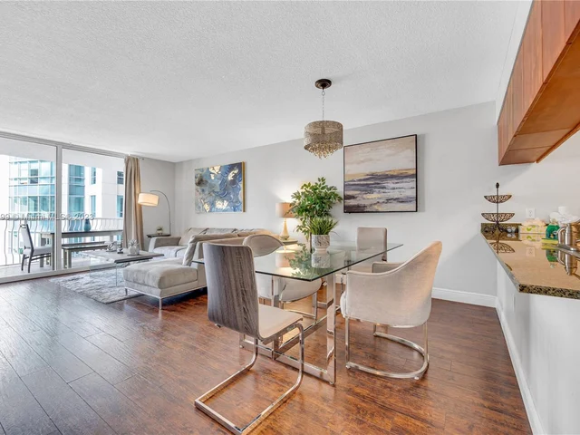 1200 Brickell Bay Dr # 1620, Miami FL 33131