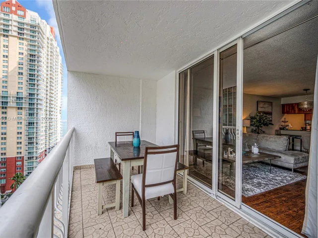 1200 Brickell Bay Dr # 1620, Miami FL 33131