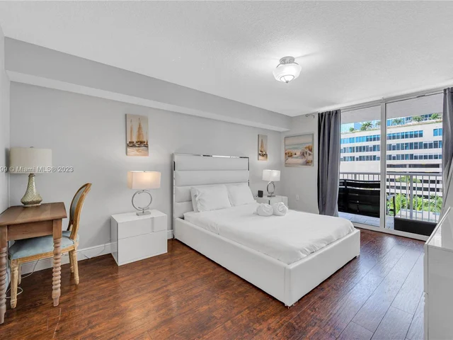 1200 Brickell Bay Dr # 1620, Miami FL 33131