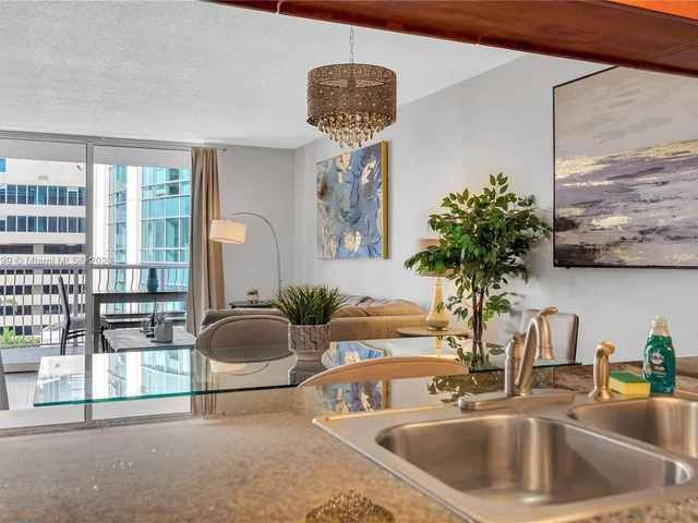 1200 Brickell Bay Dr # 1620, Miami FL 33131