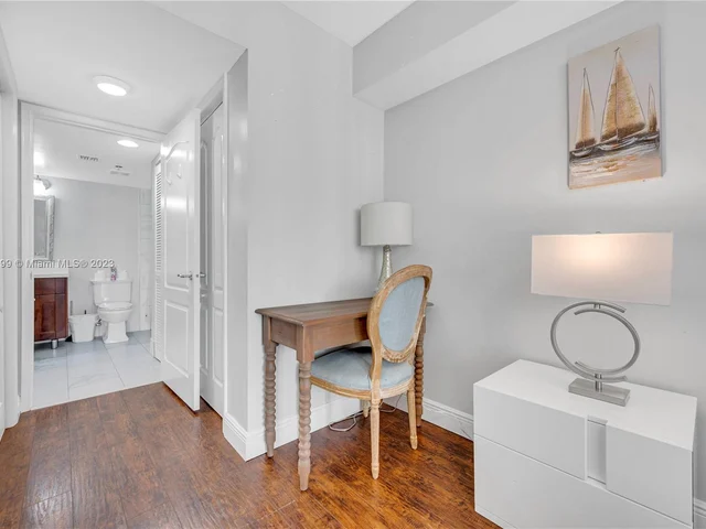 1200 Brickell Bay Dr # 1620, Miami FL 33131