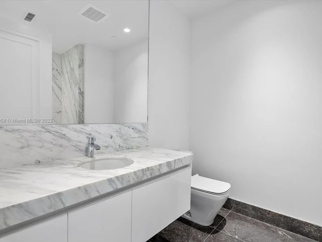 17901 Collins Ave # 902, Sunny Isles Beach FL 33160