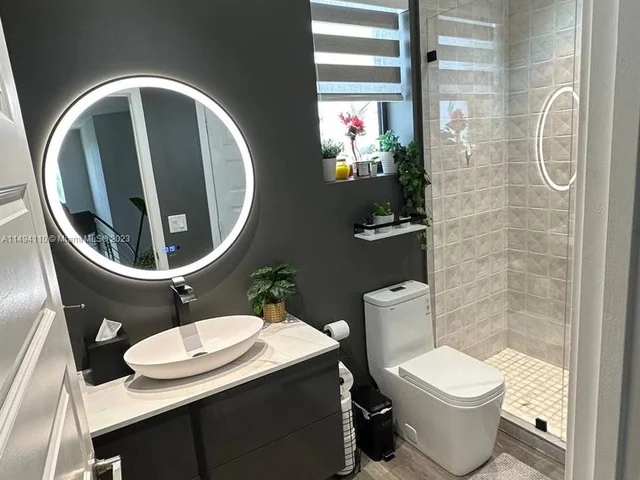 8868 NW 161st Ter, Miami Lakes FL 33018