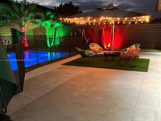 8868 NW 161st Ter, Miami Lakes FL 33018