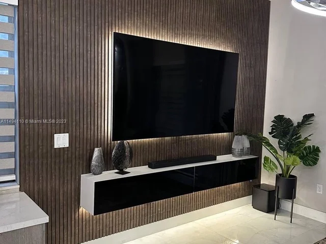 8868 NW 161st Ter, Miami Lakes FL 33018