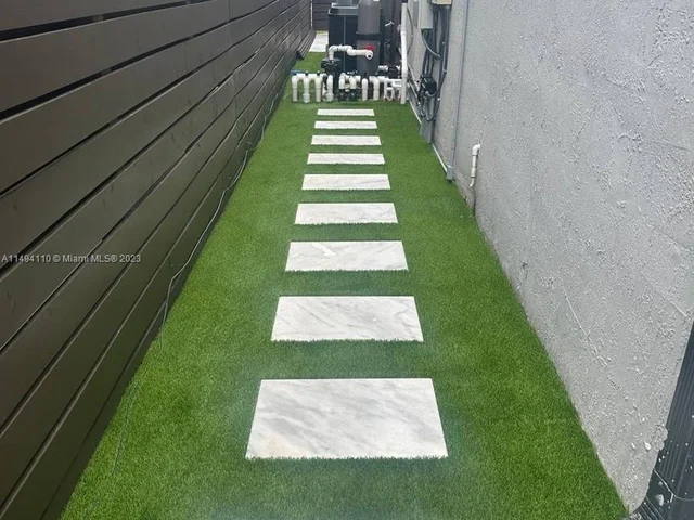 8868 NW 161st Ter, Miami Lakes FL 33018