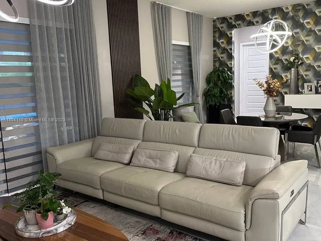 8868 NW 161st Ter, Miami Lakes FL 33018