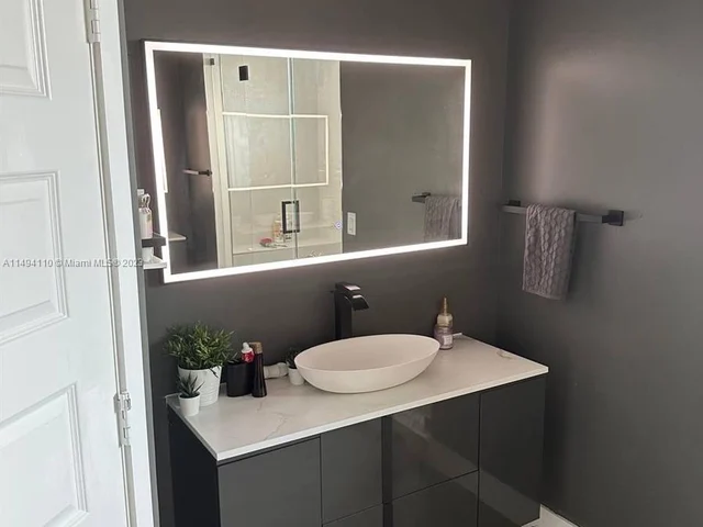 8868 NW 161st Ter, Miami Lakes FL 33018