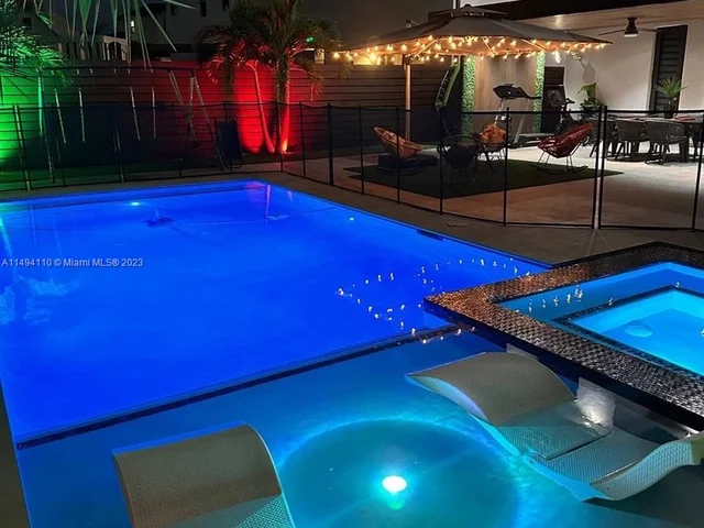 8868 NW 161st Ter, Miami Lakes FL 33018