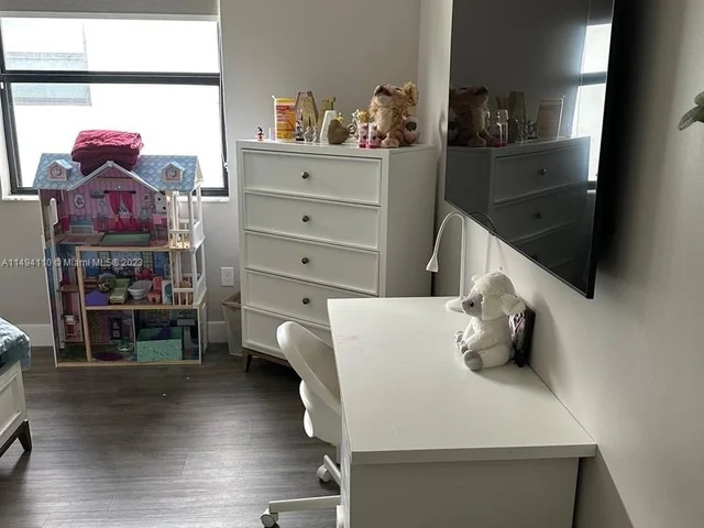 8868 NW 161st Ter, Miami Lakes FL 33018