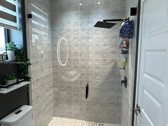 8868 NW 161st Ter, Miami Lakes FL 33018