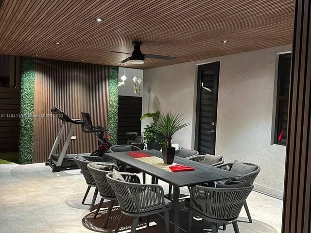 8868 NW 161st Ter, Miami Lakes FL 33018