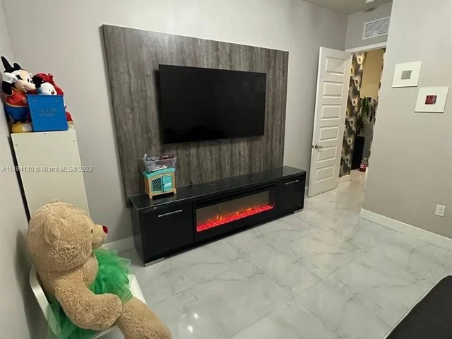 8868 NW 161st Ter, Miami Lakes FL 33018