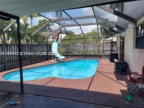 9530 SW 6th Ct, Pembroke Pines FL 33025