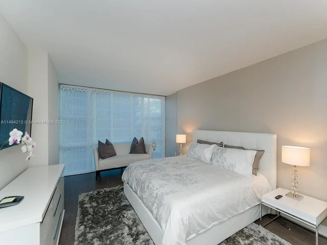 6801 Collins Ave, Miami Beach FL 33141