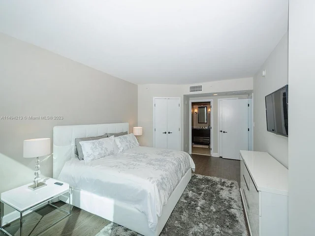 6801 Collins Ave, Miami Beach FL 33141