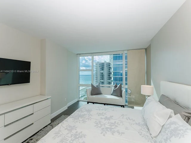 6801 Collins Ave, Miami Beach FL 33141