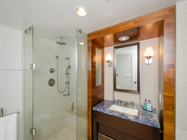 6801 Collins Ave, Miami Beach FL 33141