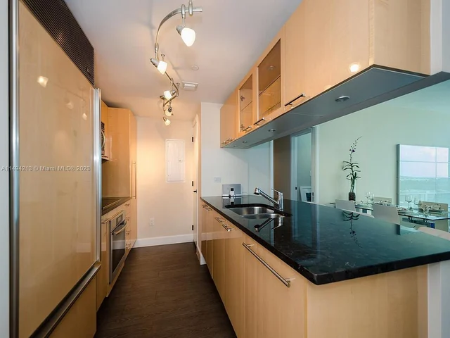 6801 Collins Ave, Miami Beach FL 33141