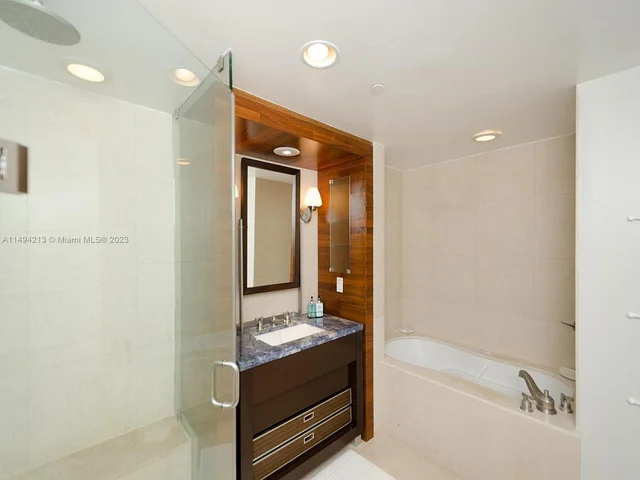 6801 Collins Ave, Miami Beach FL 33141