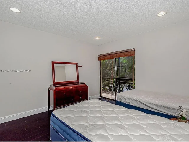 4000 N Hills Dr # 29, Hollywood FL 33021