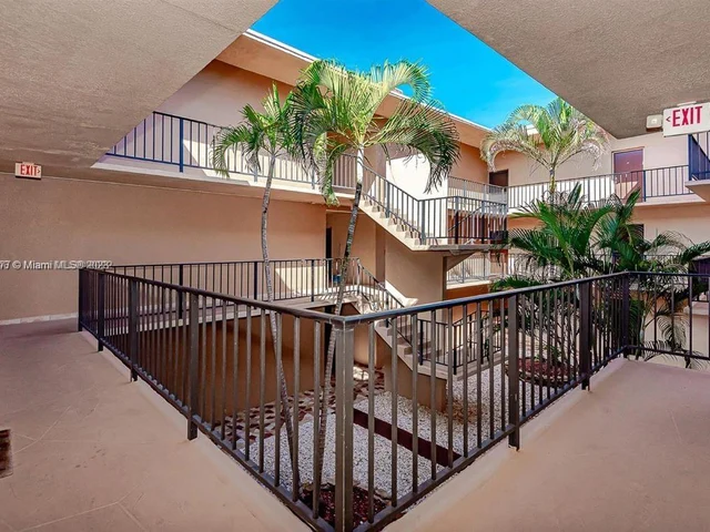 4000 N Hills Dr # 29, Hollywood FL 33021