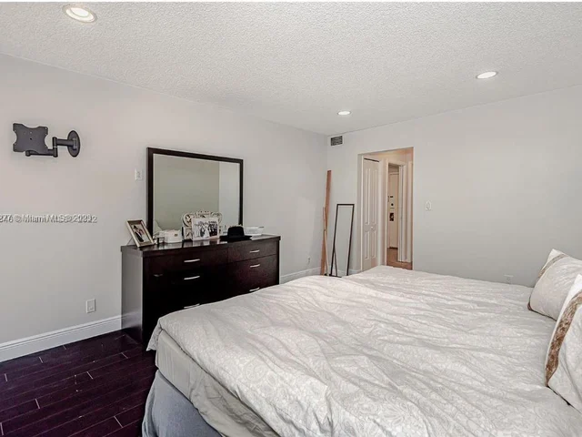 4000 N Hills Dr # 29, Hollywood FL 33021