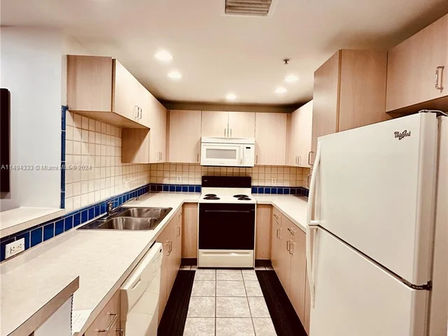 185 SE 14th Ter # 2304, Miami FL 33131