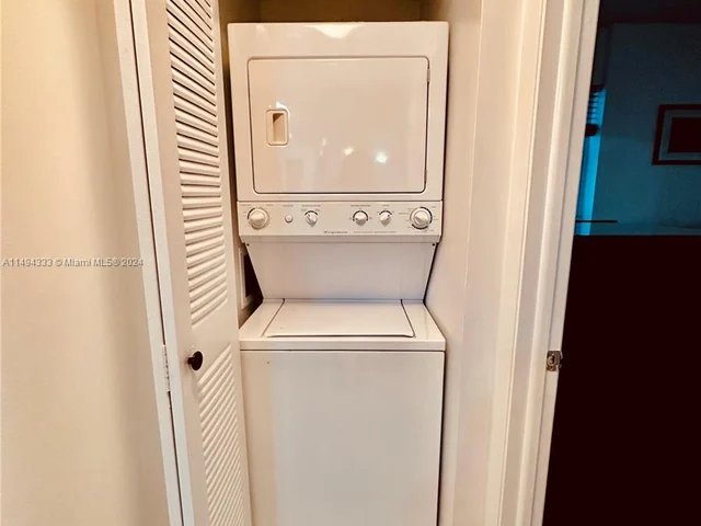 185 SE 14th Ter # 2304, Miami FL 33131