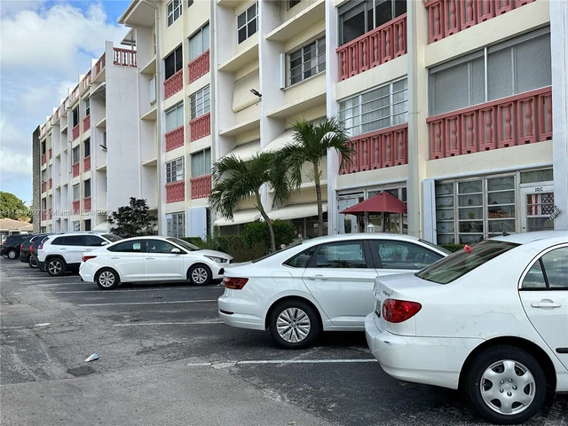 215 SE 3rd Ave # 403C, Hallandale Beach FL 33009