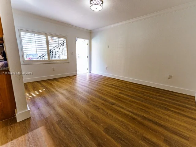 95 Edgewater Dr # 105, Coral Gables FL 33133