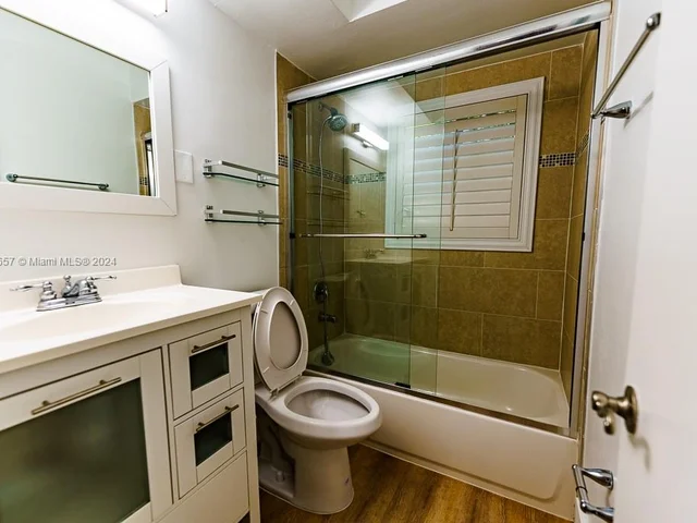 95 Edgewater Dr # 105, Coral Gables FL 33133