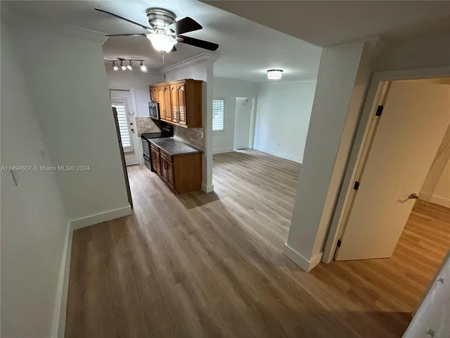 95 Edgewater Dr # 105, Coral Gables FL 33133