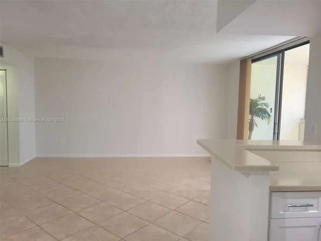 6800 Cypress Rd # 405, Plantation FL 33317