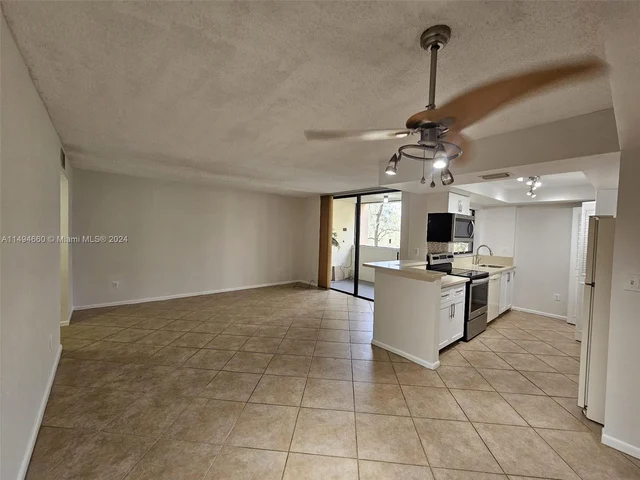 6800 Cypress Rd # 405, Plantation FL 33317