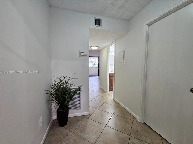 6800 Cypress Rd # 405, Plantation FL 33317