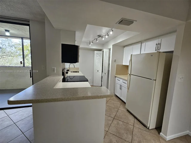 6800 Cypress Rd # 405, Plantation FL 33317