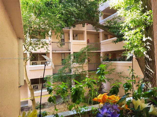 6800 Cypress Rd # 405, Plantation FL 33317