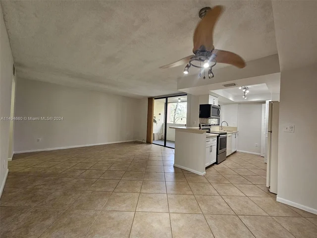 6800 Cypress Rd # 405, Plantation FL 33317