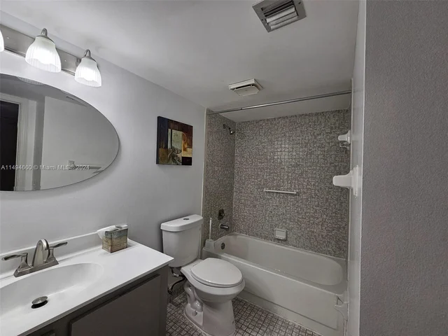 6800 Cypress Rd # 405, Plantation FL 33317