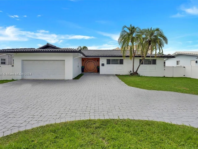 442 Tamarind Dr, Hallandale Beach FL 33009