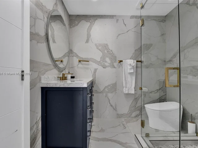 442 Tamarind Dr, Hallandale Beach FL 33009