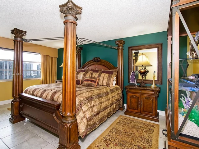 2801 NE 183rd St # 2014W, Aventura FL 33160