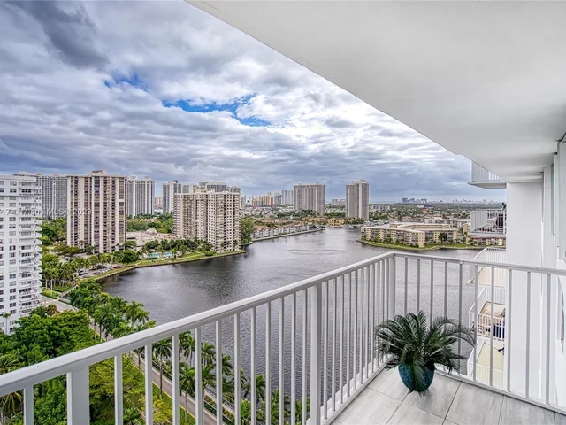 2801 NE 183rd St # 2014W, Aventura FL 33160
