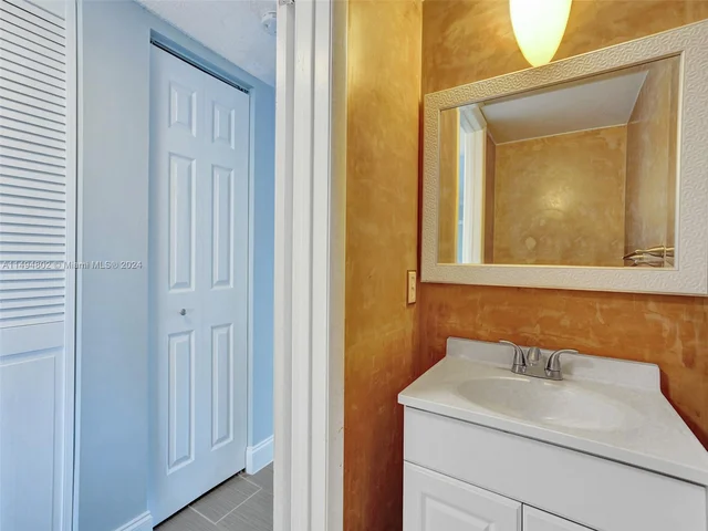 4166 SW 65th Ave # 86, Davie FL 33314