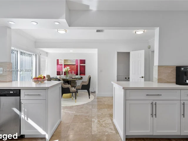 1528 Robbia Ave, Coral Gables FL 33146