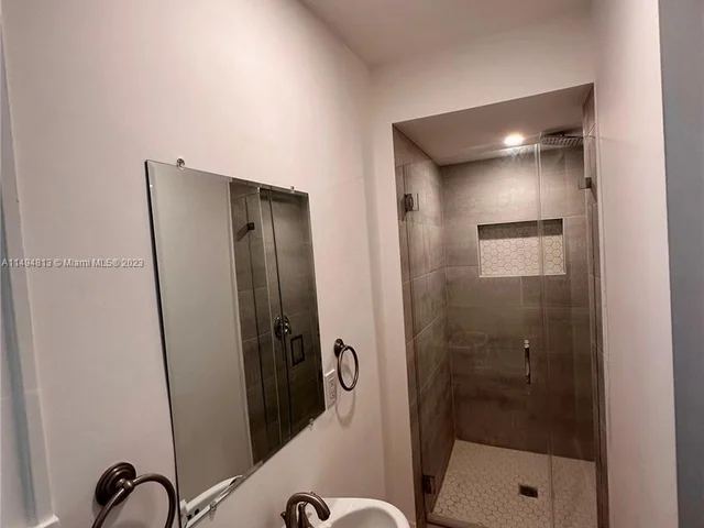 1528 Robbia Ave, Coral Gables FL 33146